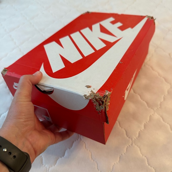 Women’s Nike Dunk Low Black & White Pandas, size 8.5 - Picture 14 of 16